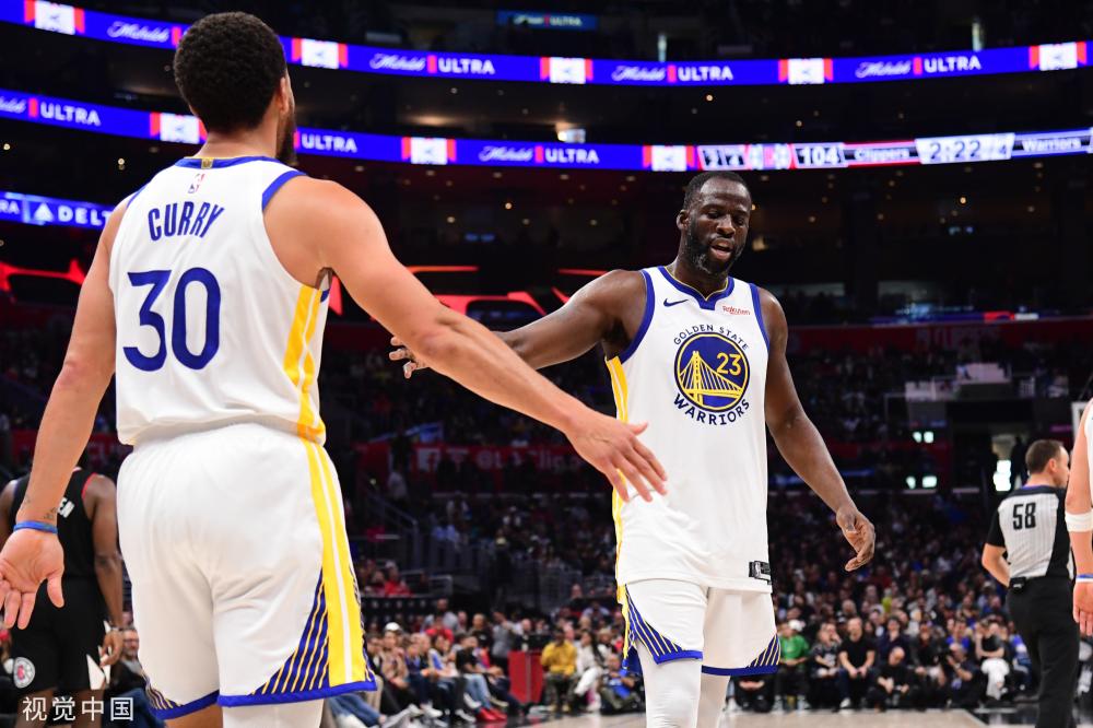 聚光灯下的 聚光灯下的