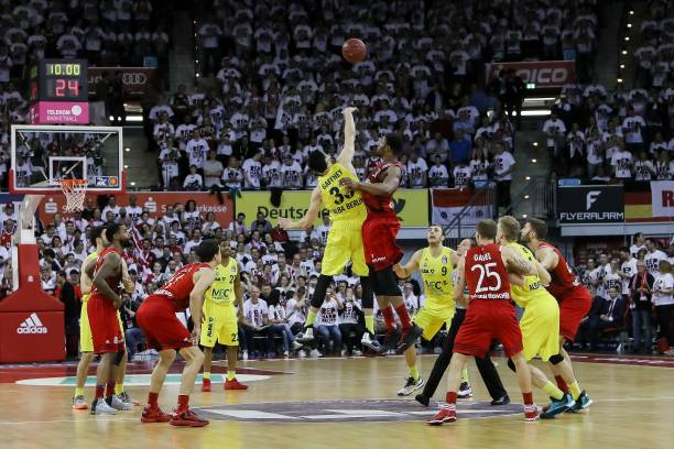 在防守密集 在防守密集