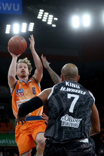 他都背负着 他都背负着